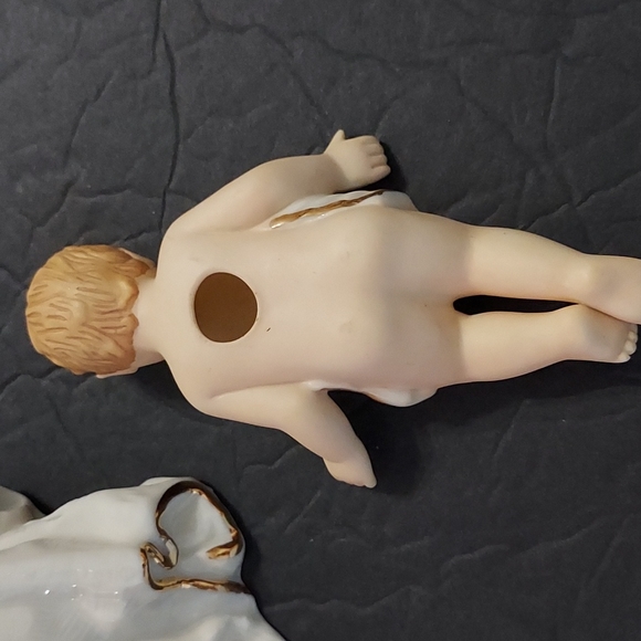 Mary &Baby Jesus Figurines Ivory&Gold Mary is 7 3/4in.Hx6in.Widest Width. B.4in - Picture 11 of 13